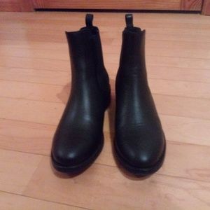 Thursday Duchess Chelsea boots